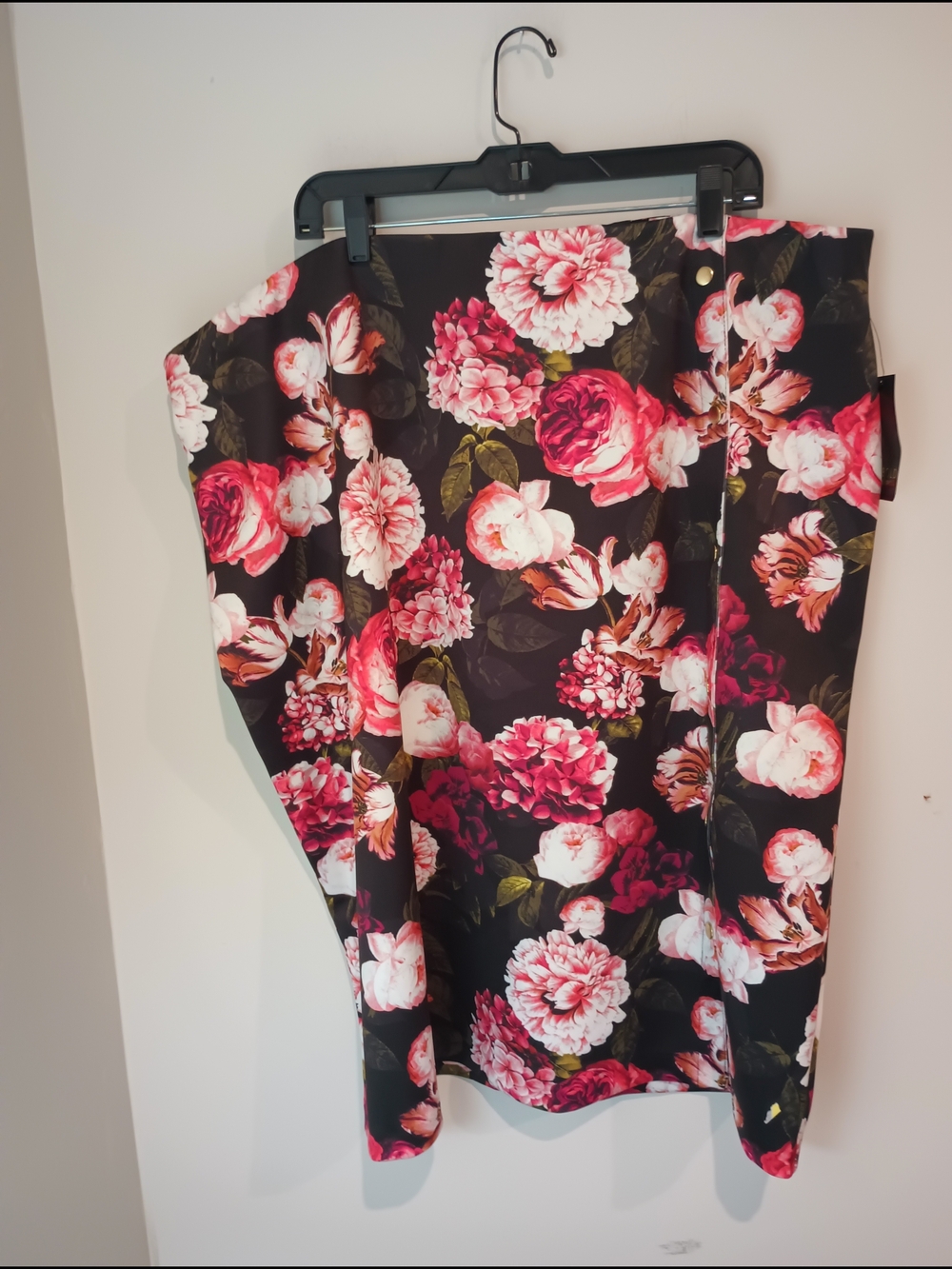 NWT Bold Elements Plus Size 3X Pencil Skirt Black Floral Snap Side Midi Stretch